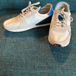 Nike Daybreak women’s 8.5 cream/blue/black